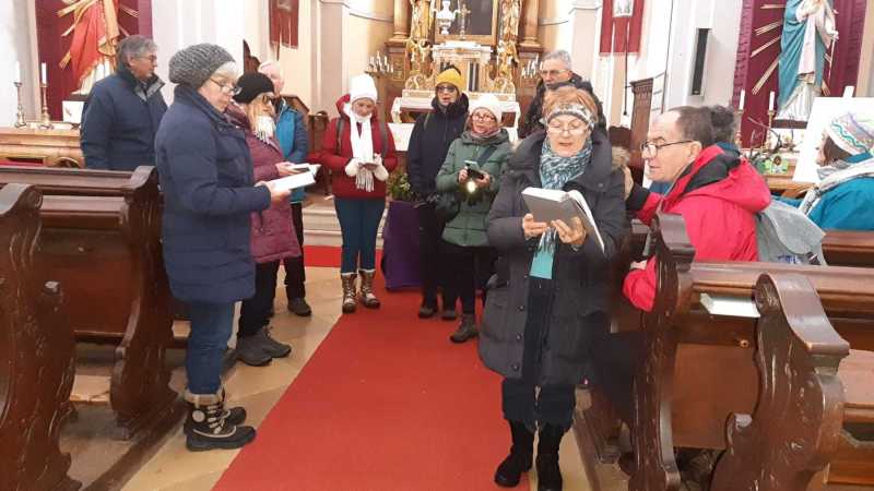 In der Kirche in Falkenstein bildete sich spontan ein Chor